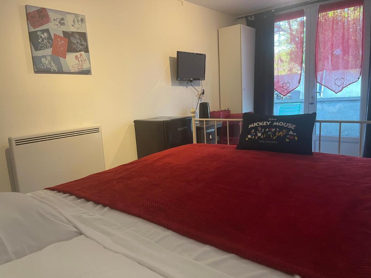 Chambres D'Hotes Poirier Bazin Montry Екстер'єр фото