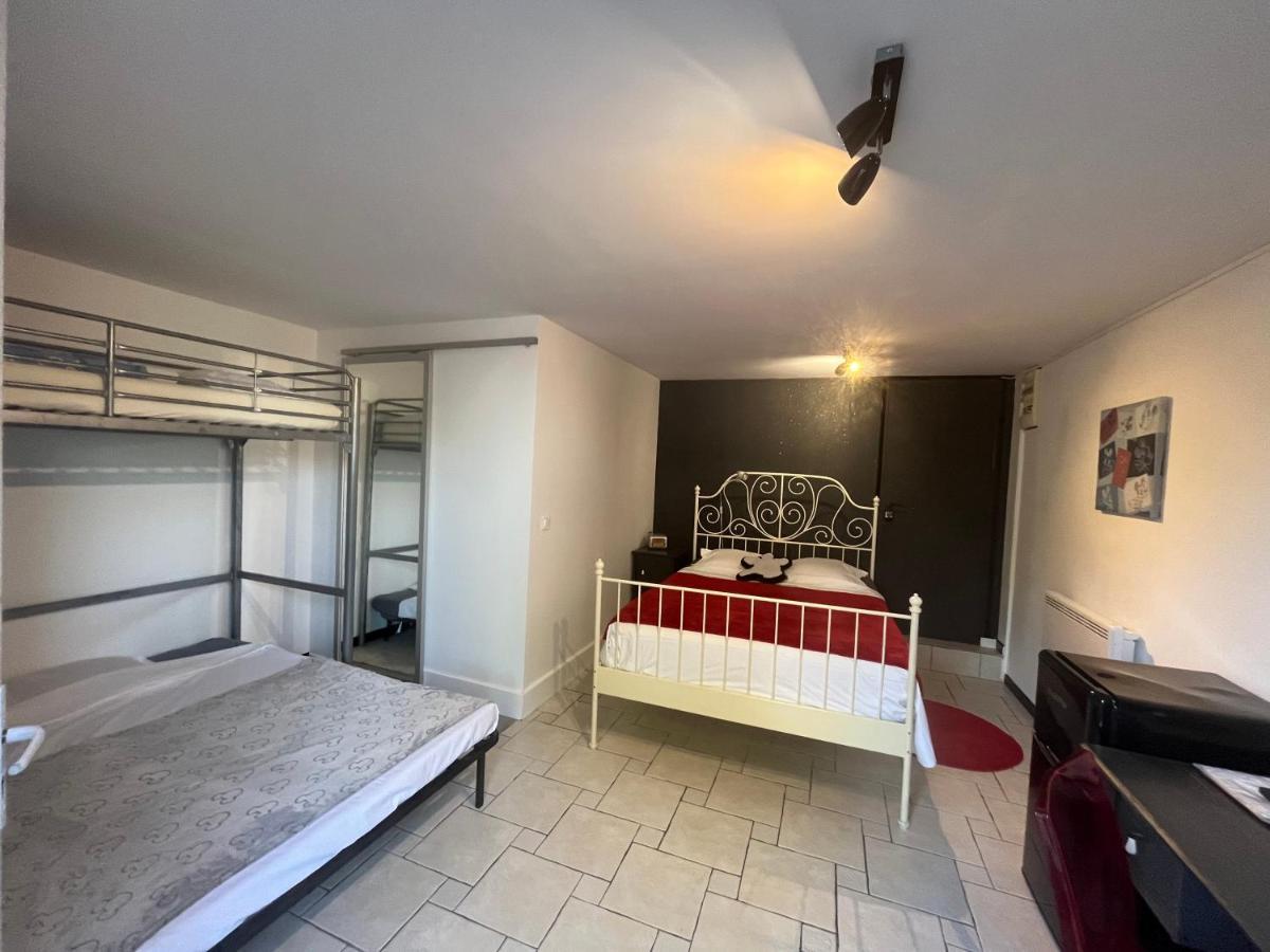 Chambres D'Hotes Poirier Bazin Montry Екстер'єр фото