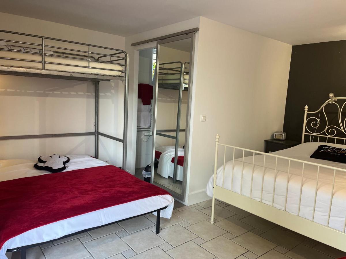Chambres D'Hotes Poirier Bazin Montry Екстер'єр фото