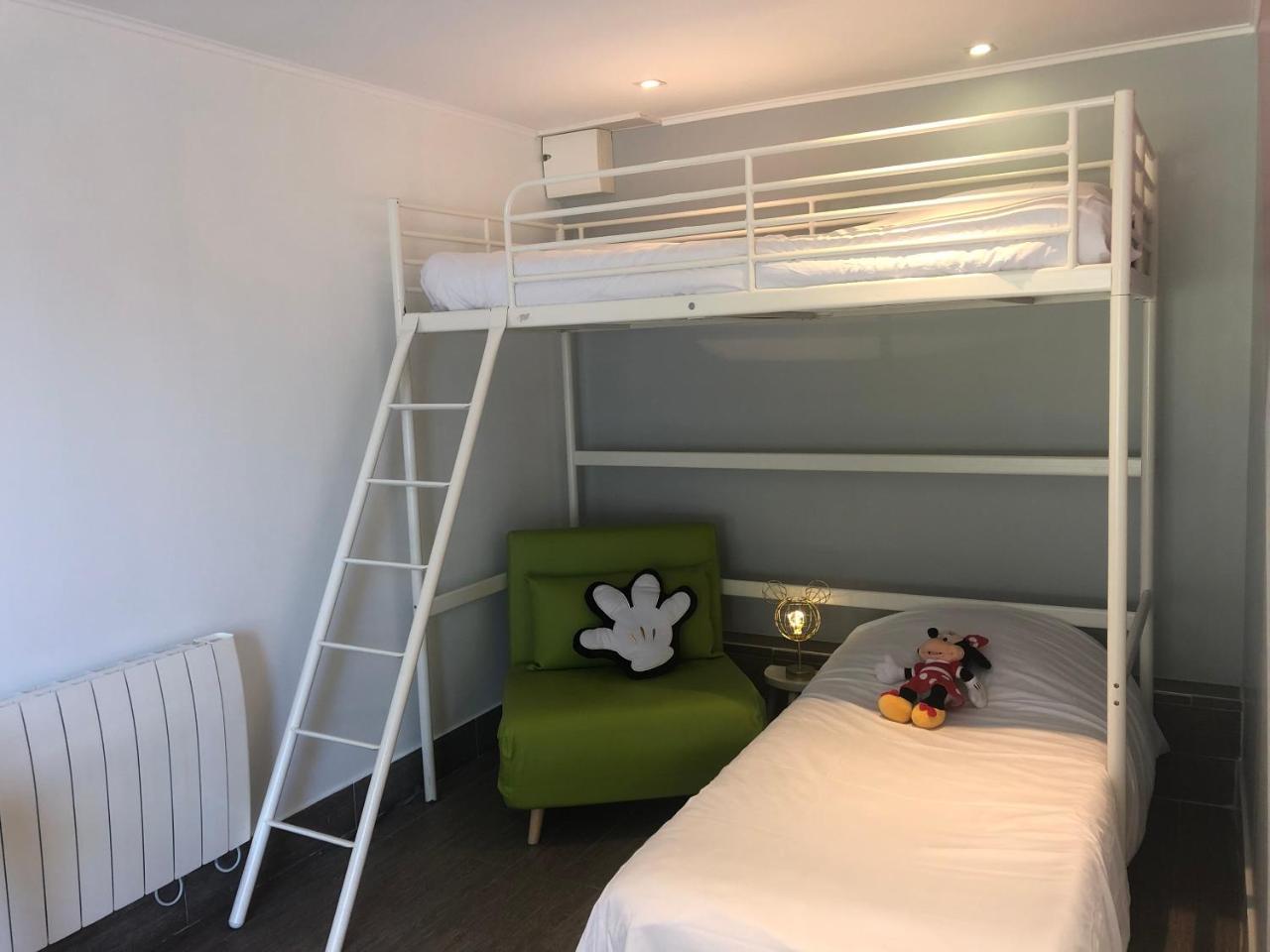 Chambres D'Hotes Poirier Bazin Montry Екстер'єр фото