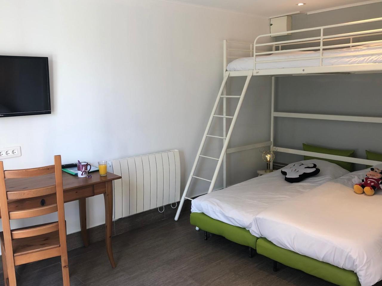 Chambres D'Hotes Poirier Bazin Montry Екстер'єр фото