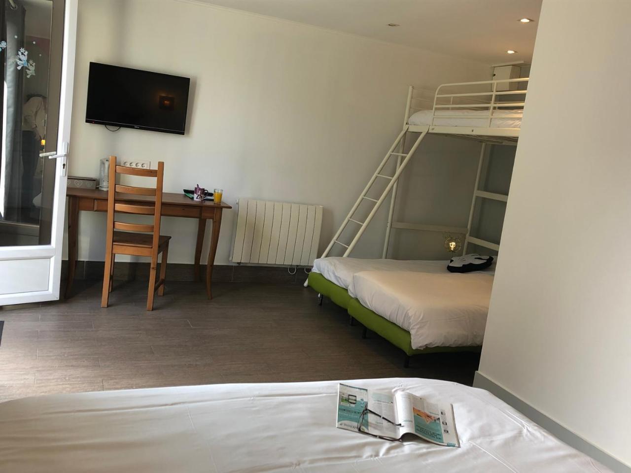 Chambres D'Hotes Poirier Bazin Montry Екстер'єр фото